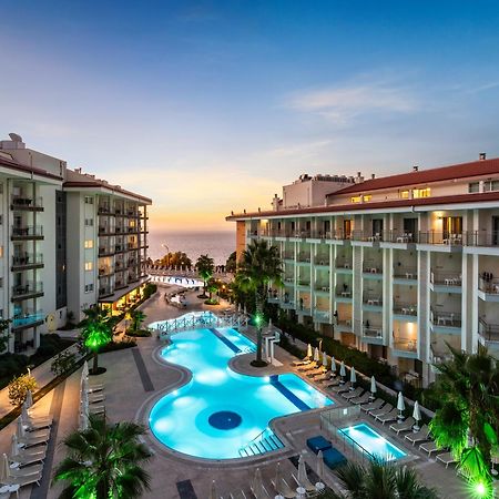 Ramada Hotel & Suites By Wyndham Kusadası Exterior foto