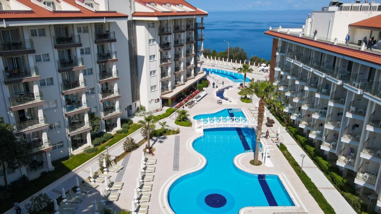 Ramada Hotel & Suites By Wyndham Kusadası Exterior foto