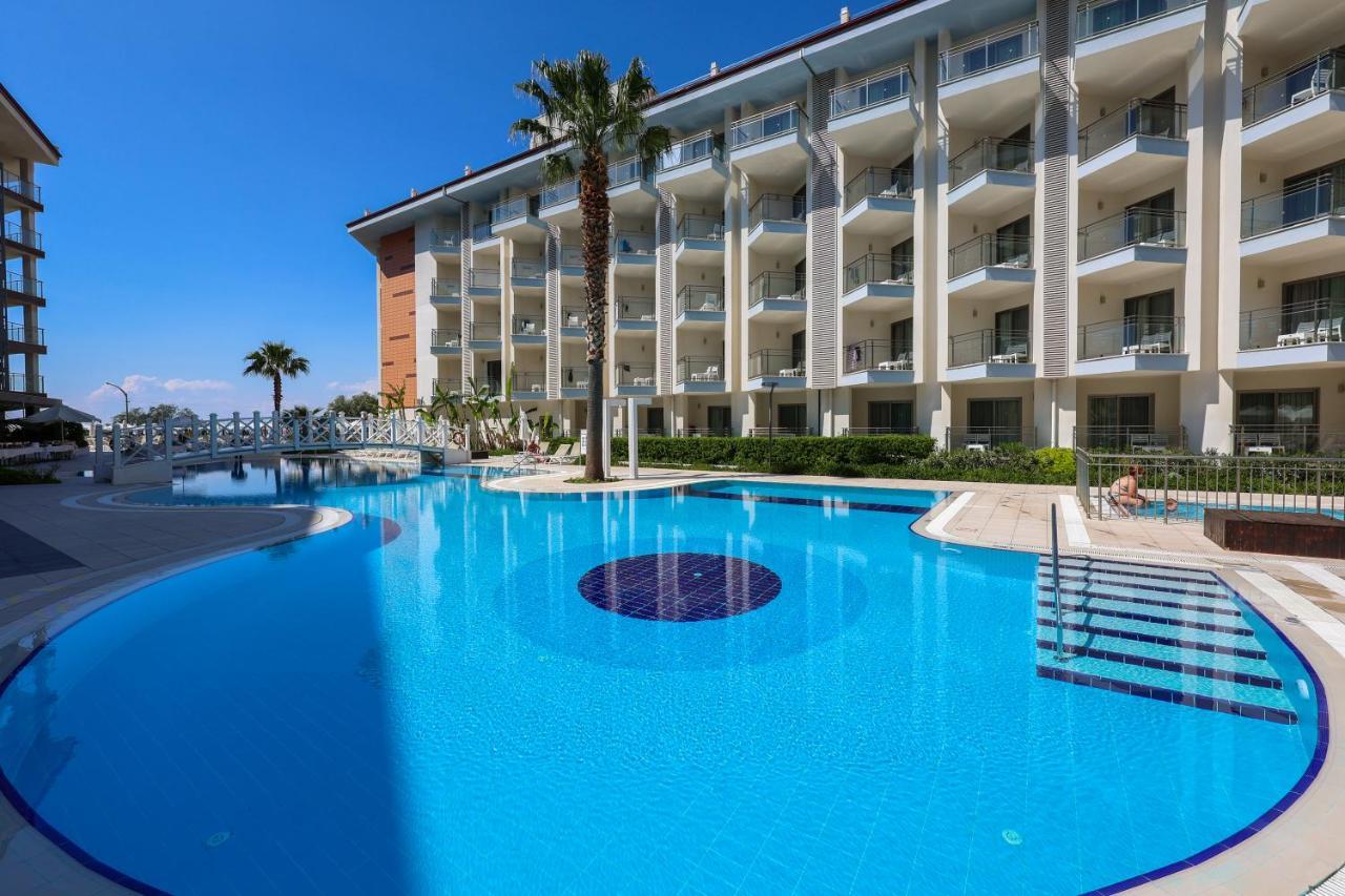 Ramada Hotel & Suites By Wyndham Kusadası Exterior foto